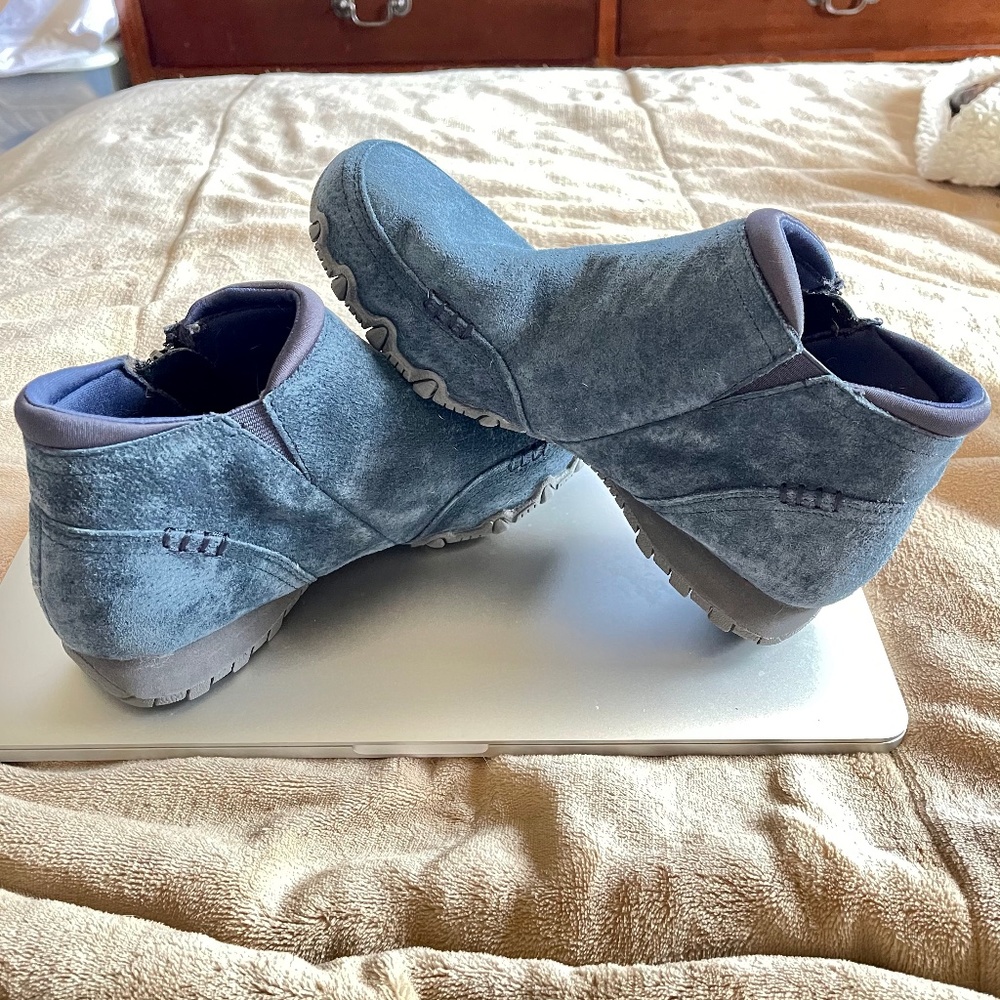 Skechers Relaxed Fit Suede Ankle Boots–Navy